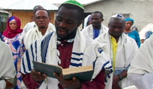 Igbo-jews-during-prayers.jpg