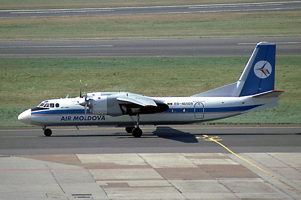 Файл:Ан-24РВ в старых цветах компании Air Moldova.jpg