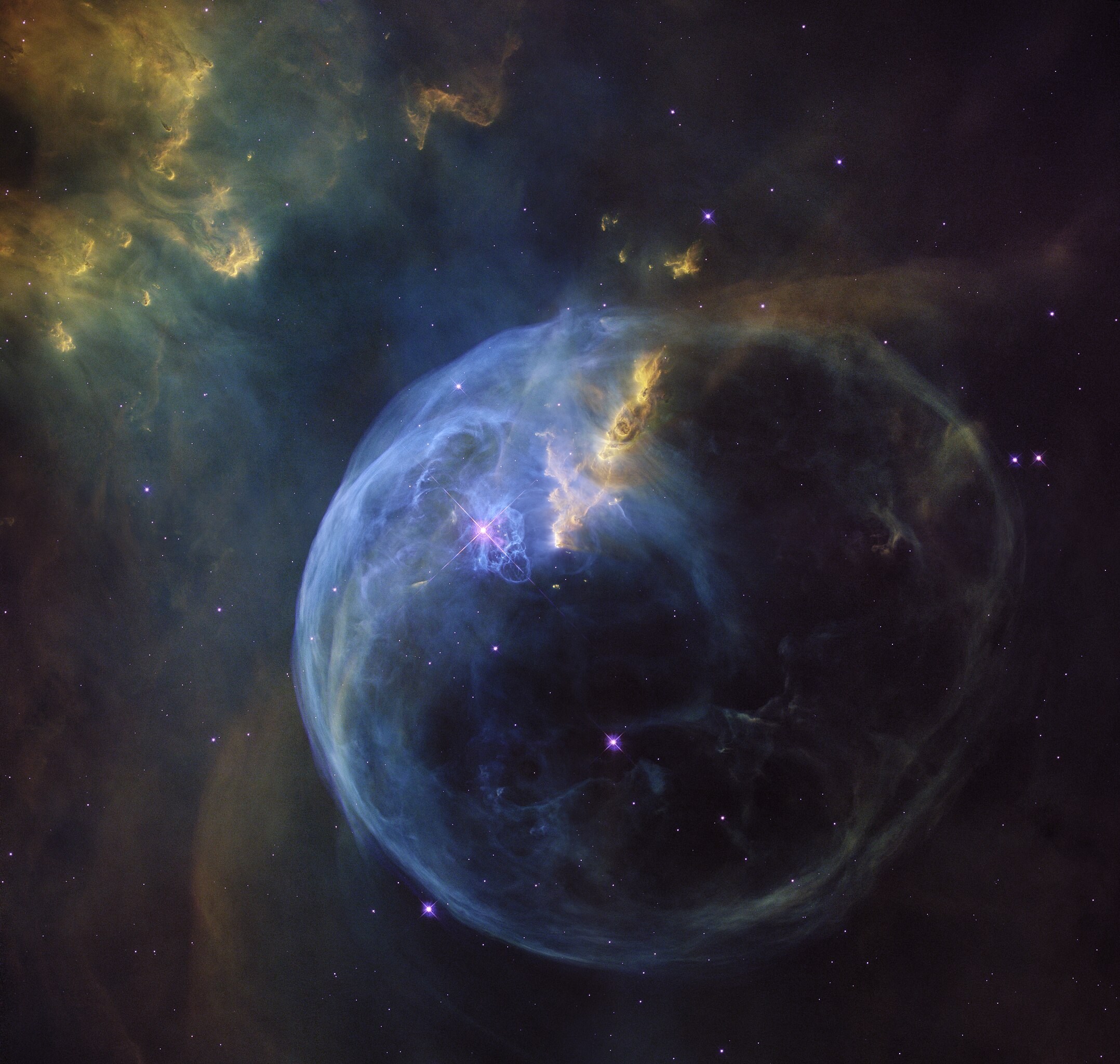 Туманность Пузырь — голубая сфера размером около десяти световых лет в созвездии Кассиопеи. Цвет ей придает ионизированный водород, из которого она в основном состоит