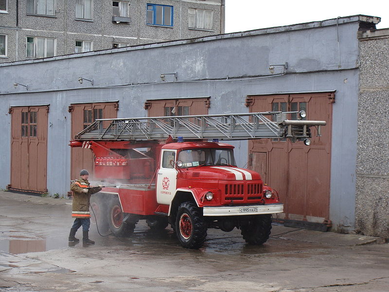 Файл:Пожарная автолестница ООО СПАСС г.Коряжма 2.JPG
