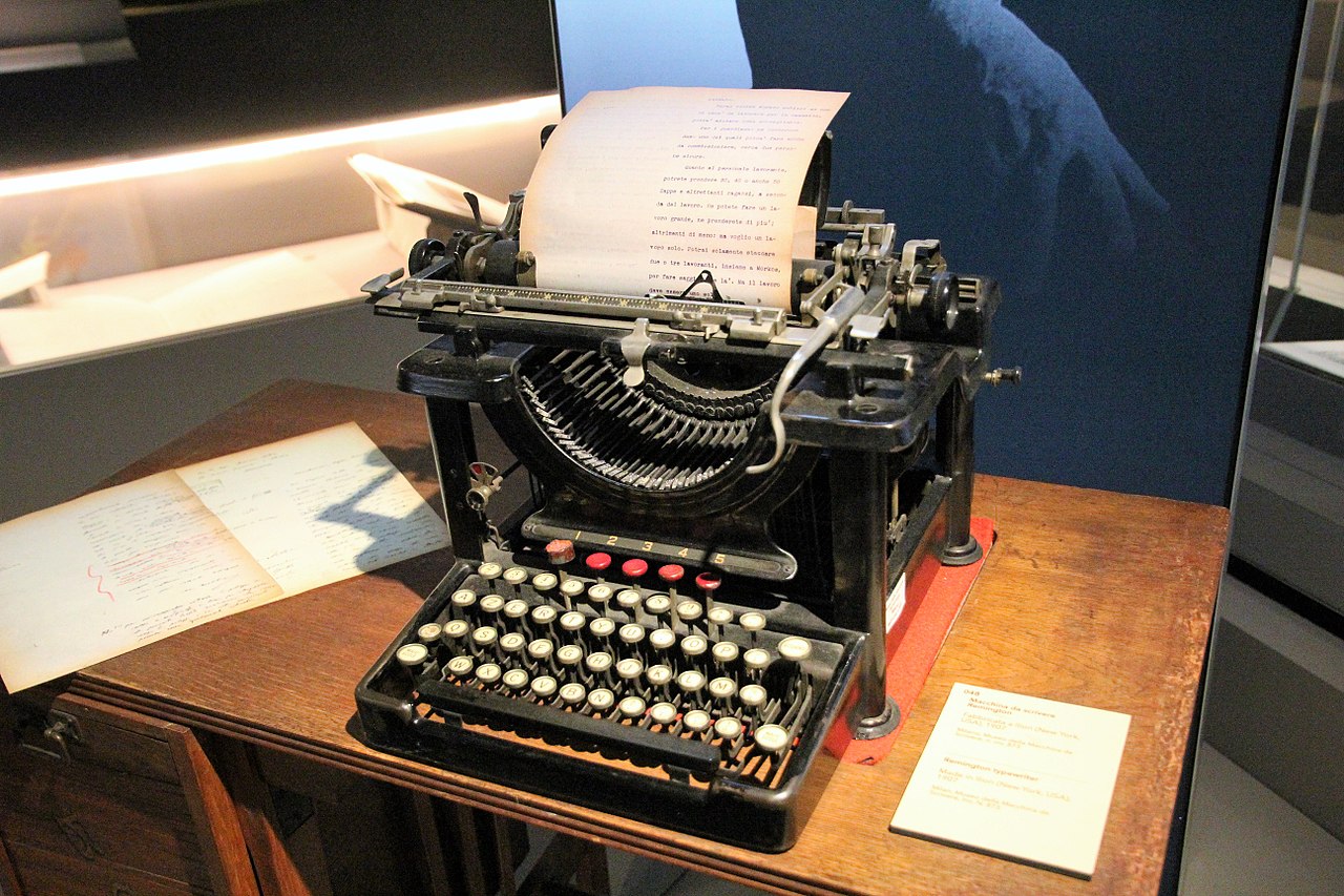 Remington typewriter 1907 (02) 2.jpg
