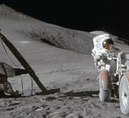 Файл:Параллакс Апеннин и кратера св Георгия Луномобиль НАСА.gif