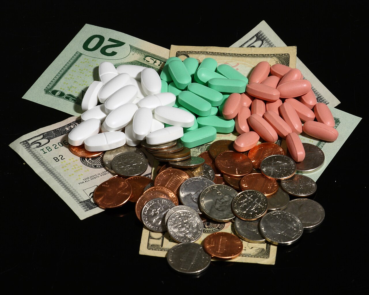 Файл:Money and pills in three colors 2.jpg