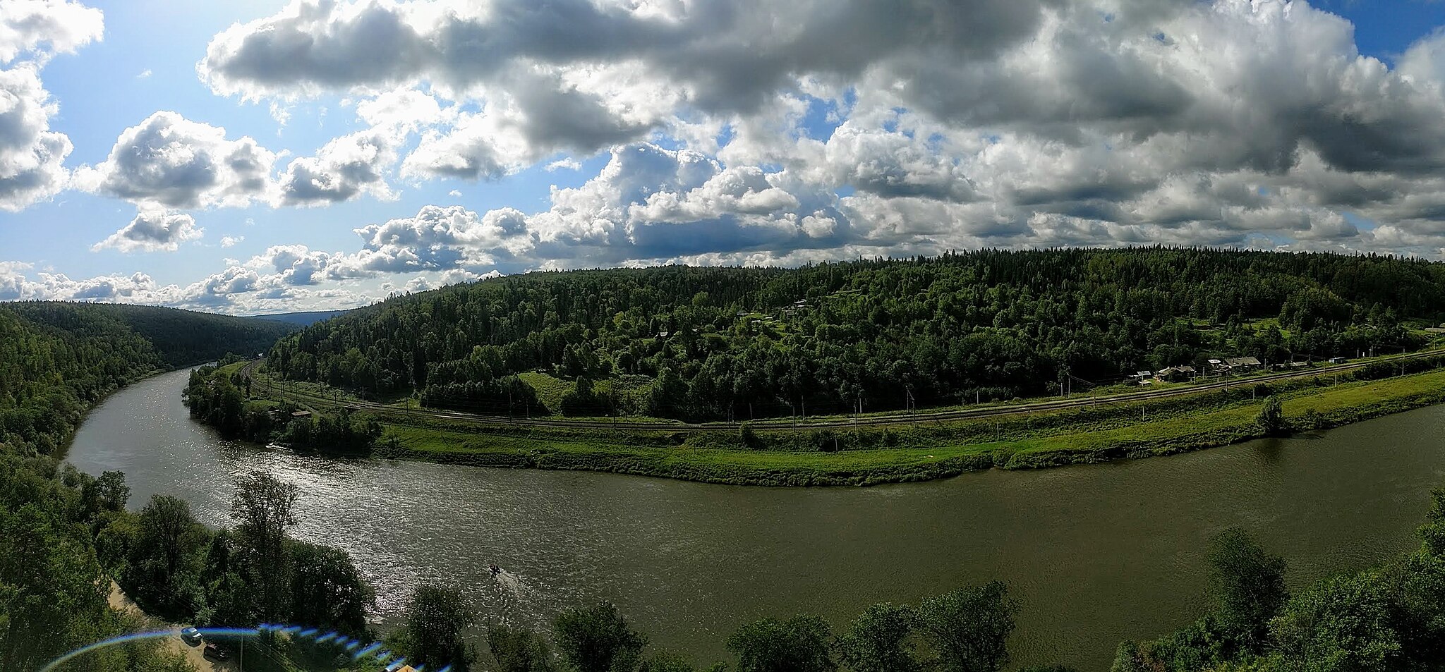 Файл:Панорама реки Сылвы около Кунгура с камня Ермачиха.jpg