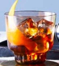 Файл:Old Fashioned со ржаным виски и кленовым сиропом (коктейль).jpg