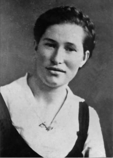 Евгения Семёновна Захарова (1923—1944), наборщица в подпольной типографии.