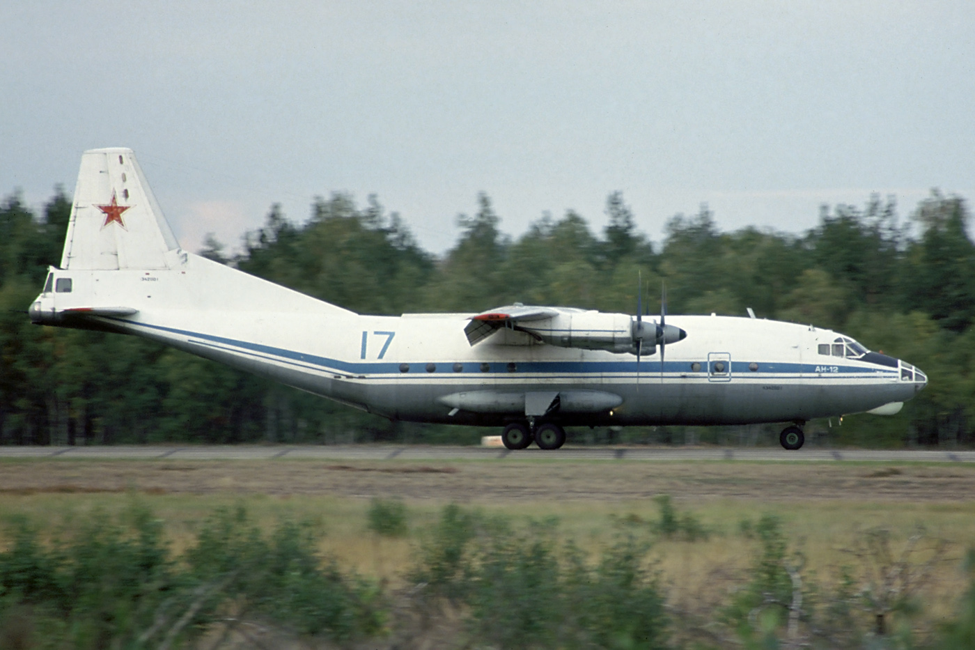 Файл:An-12 Russian AIr Force (17776249063).jpg