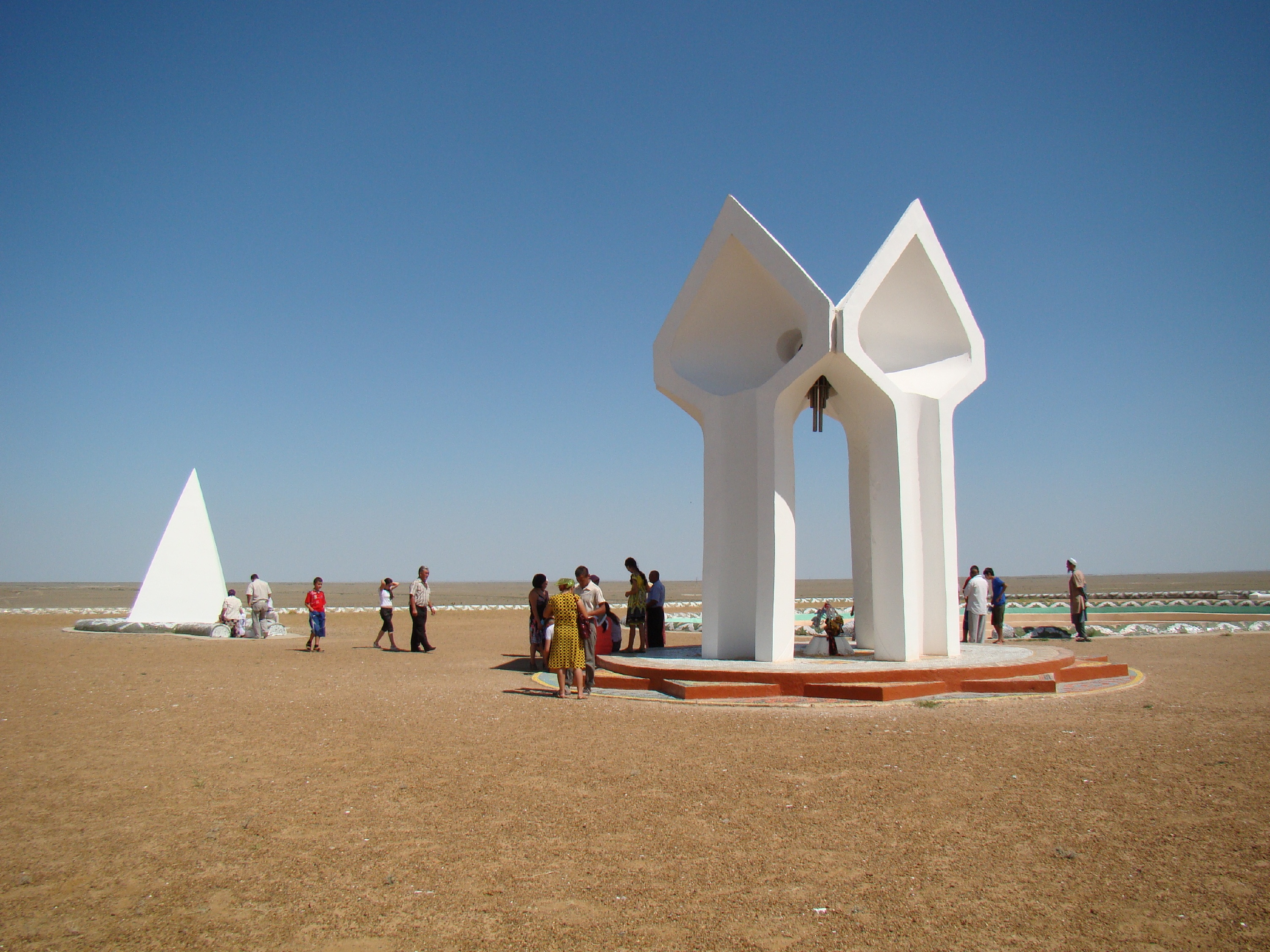 Территория комплекса в 2009 году