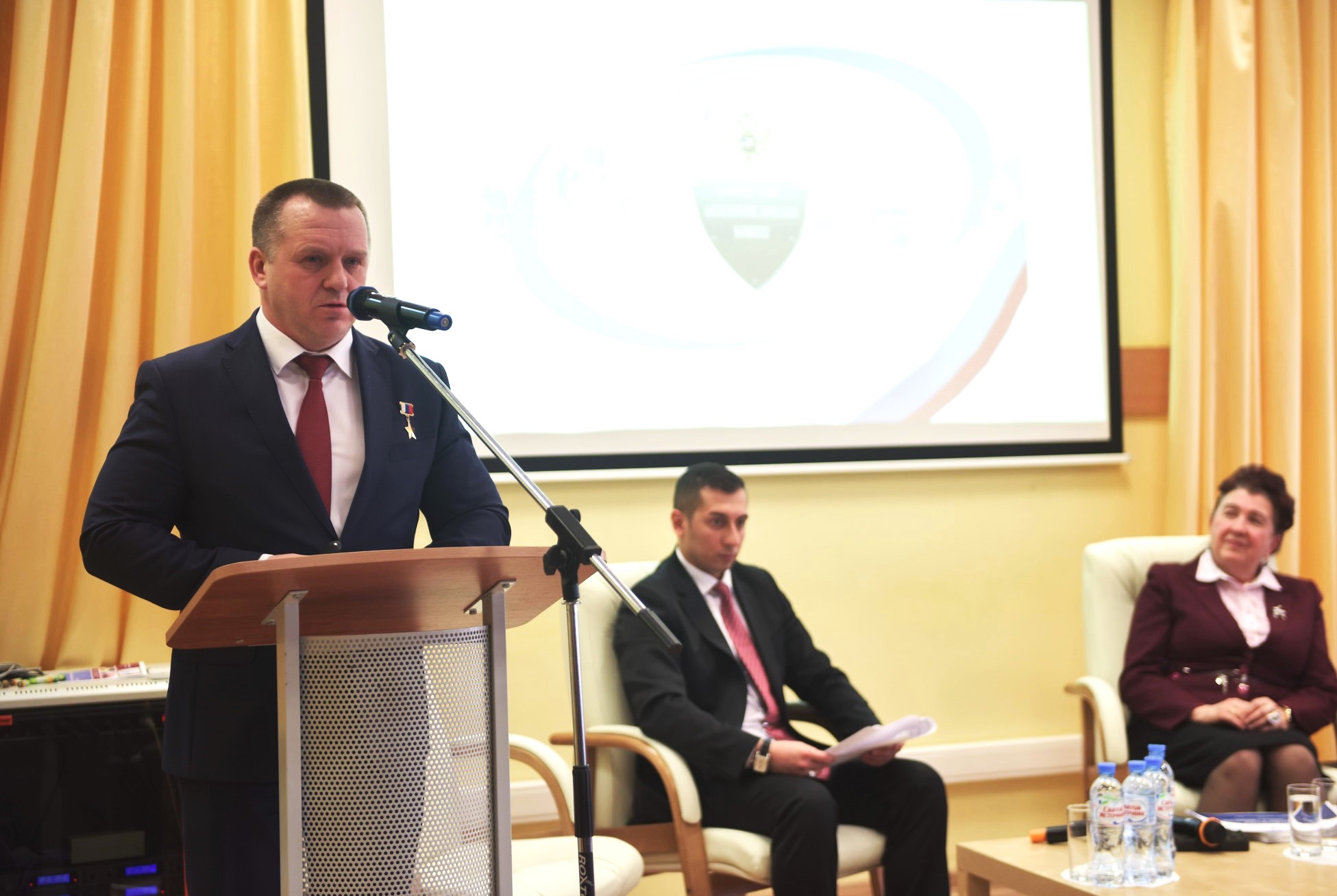 Хмелёв О.П. выступает на конференции по безопасности в МГУТУ, 2019 год