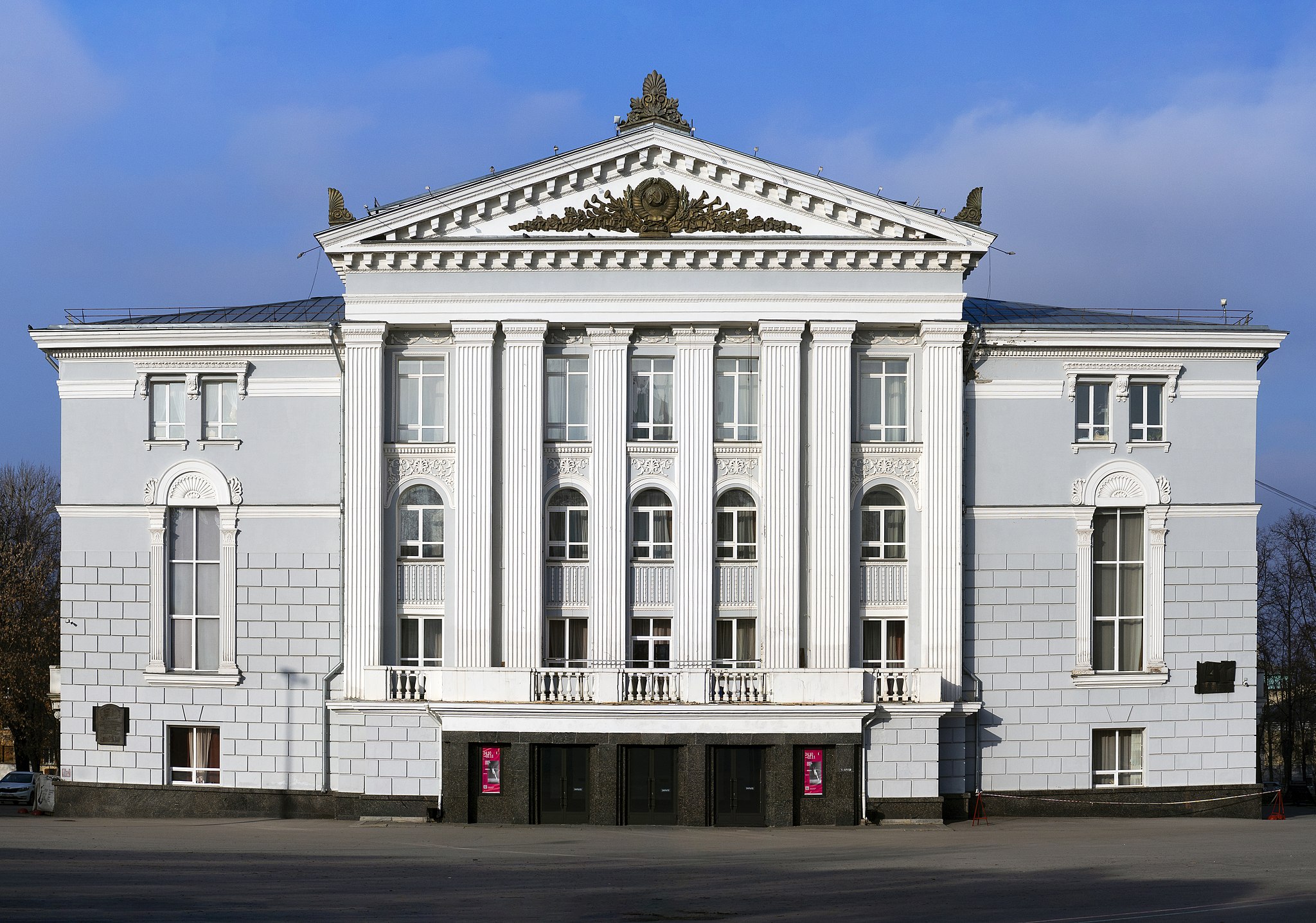 Пермский театр оперы и балета. Фасад.jpg