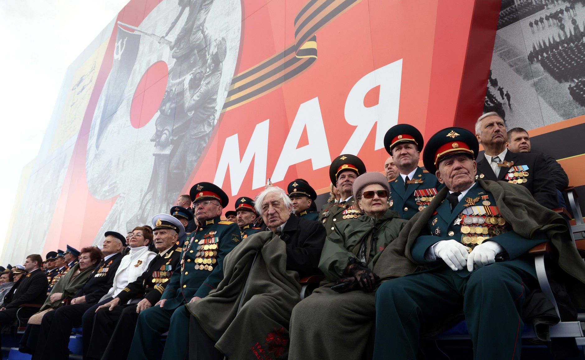 Файл:Ветераны на параде Победы.jpg