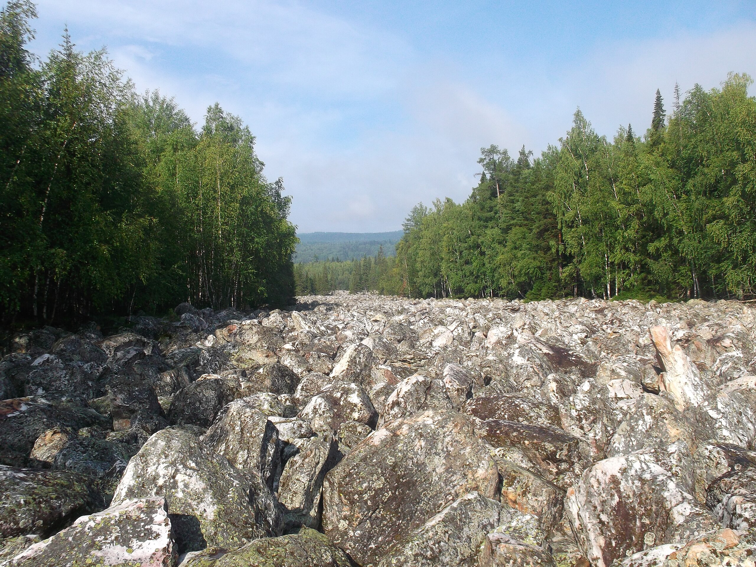 Таганай - Большая каменная река - panoramio.jpg