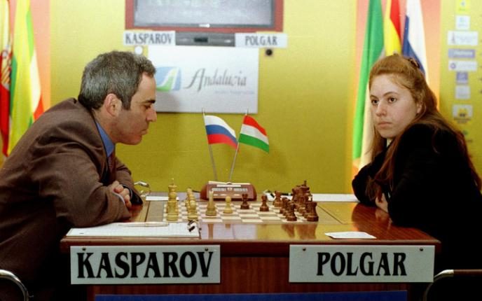 Файл:1180601 KASPAROV-POLGARLI01 - 20010224 - LINARES SPAIN Russian chess player Garry Kasparov left wit-large trans++Qfwj9fj1sNjNbJMkEVbWucCz5utoaQpI2XSXPgp3 B0.jpg