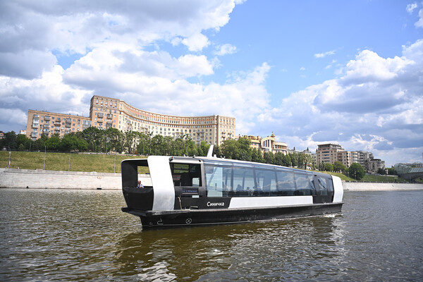 Moscow river tram.jpg