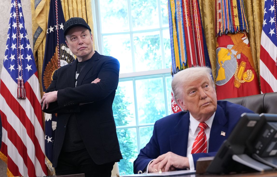 Файл:Илон Маск и Дональд Трамп.jpg