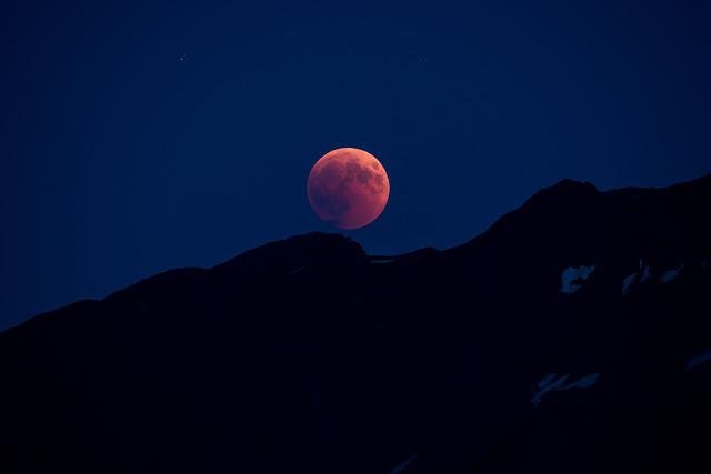Файл:Lunar eclipse pixabay.jpg