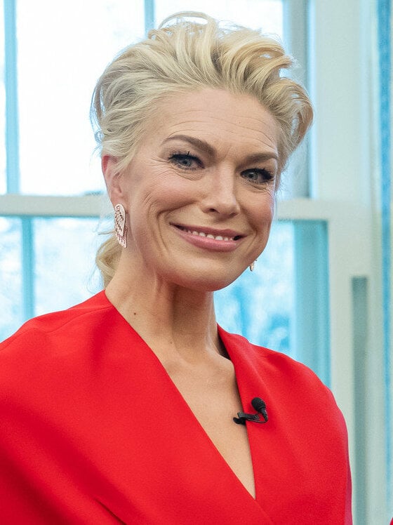 Hannah Waddingham on March 20, 2023 in the Oval Office of the White House - P20230320AS-2571 (cropped).jpg