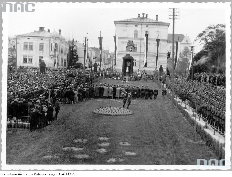 Траурная церемония в честь маршала Польши Юзефа Пилсудского. 1935