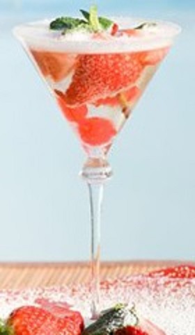 Клубничное шампанское (коктейль).jpg