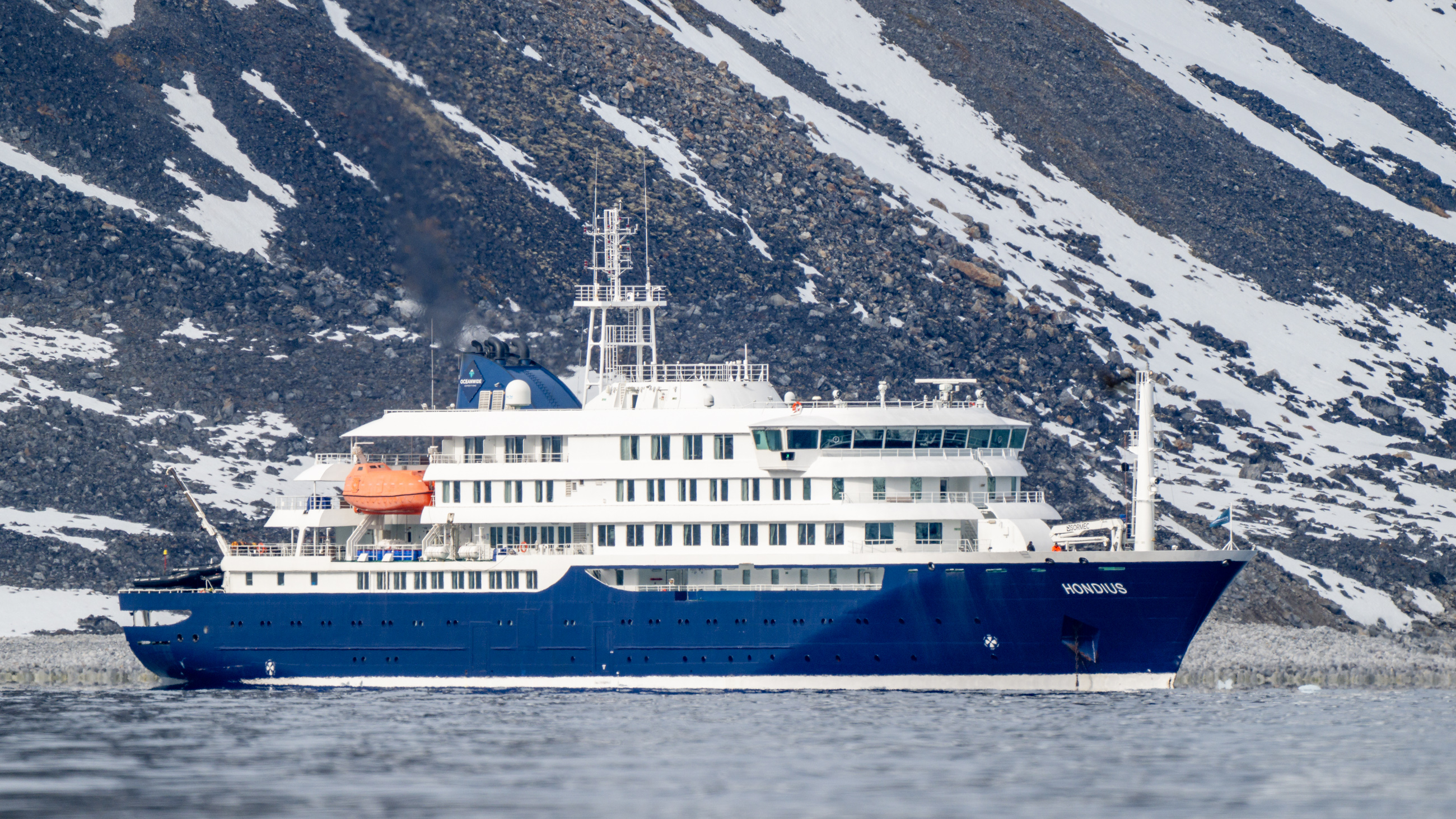 Файл:2025 Hondius - IMO 9818709 by 2eight - 9SC4311.jpg