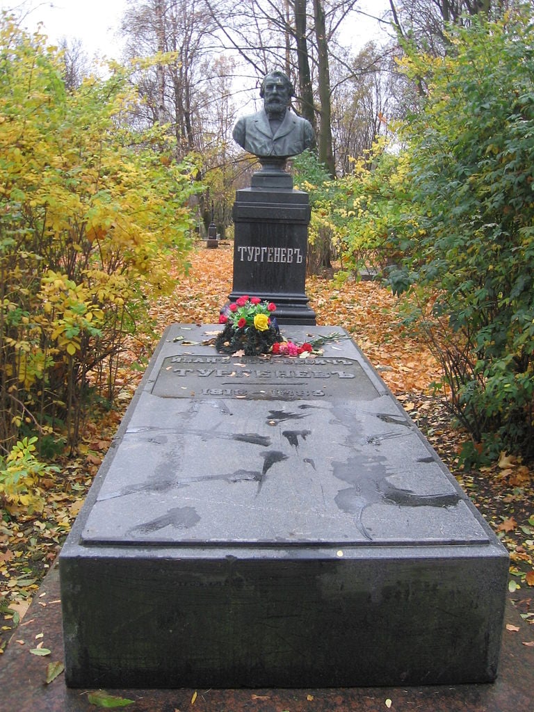Надгробие Тургенева на Волковском кладбище