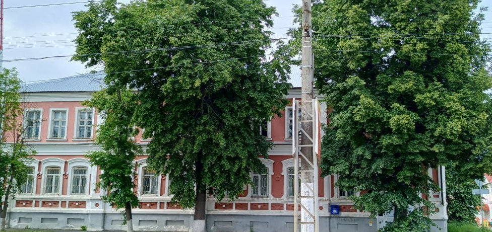 Почта России (бывшее здание женской гимназии). Дмитровск