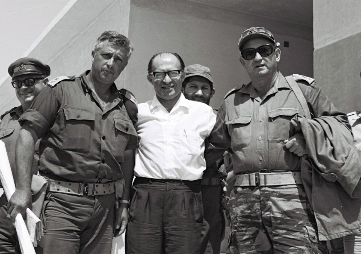 Ариэль Шарон, Бегин и Авраам Йоффе, 1977