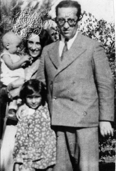 Файл:Арлозоров с женой и детками.JPG