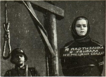 Марецкая в фильме «Она защищает Родину», 1943