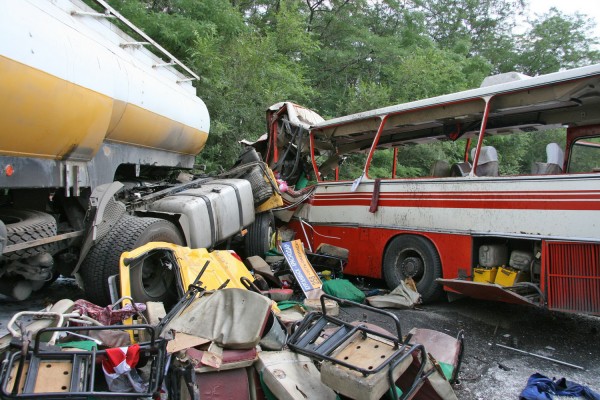Файл:2009 Rostov Oblast truck bus collision.jpg