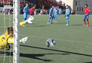 Файл:Mongolian football match.jpg