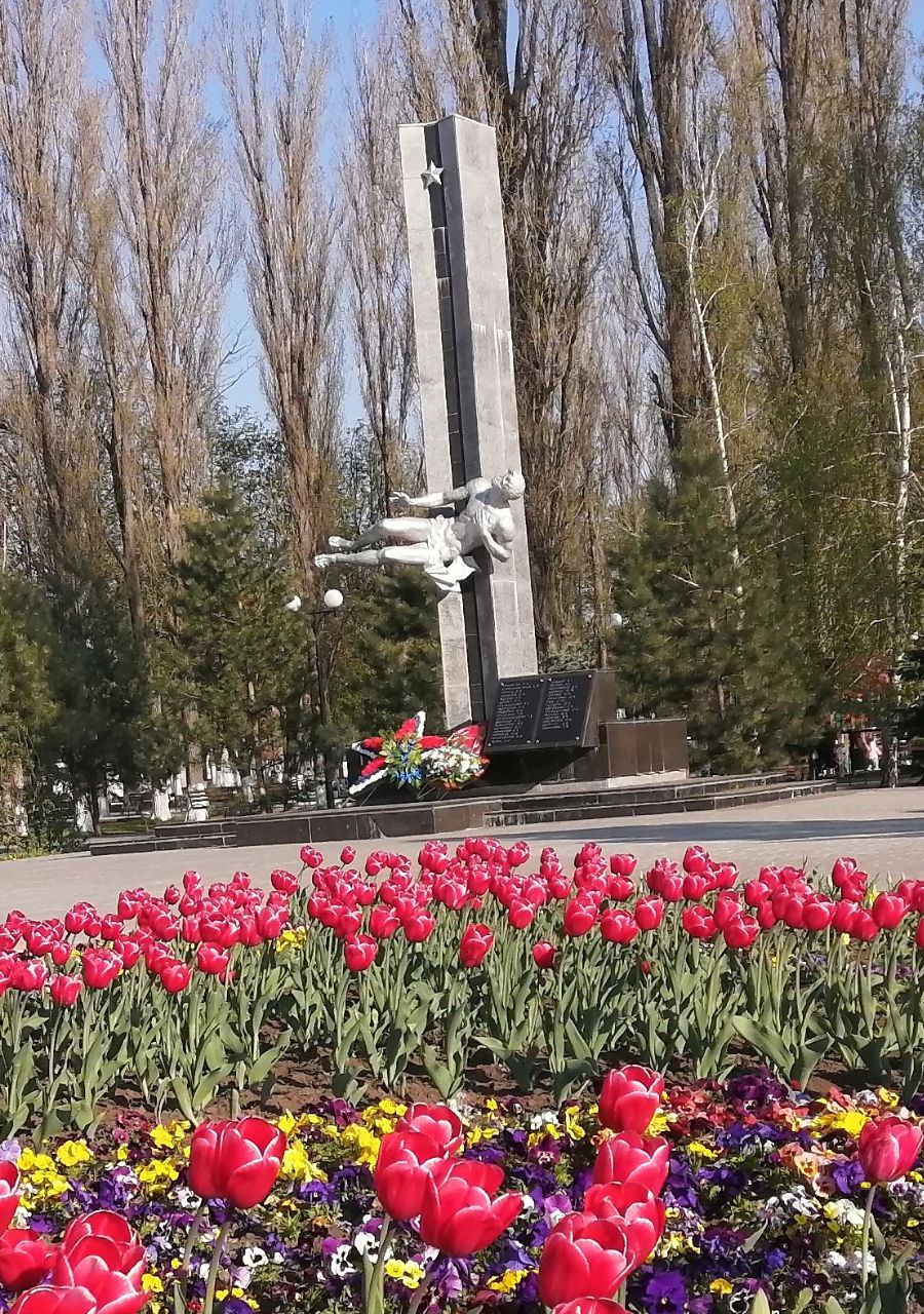 Файл:Памятник погибшим афганцам Тихорецк.jpg