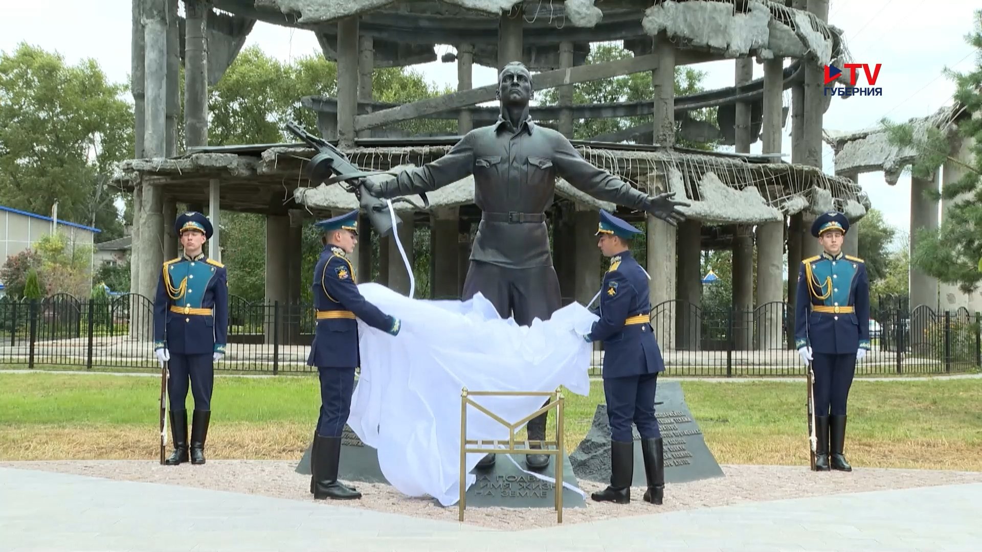 Памятник Защитникам Воронежа, закрывшим собой амбразуру 3.jpg