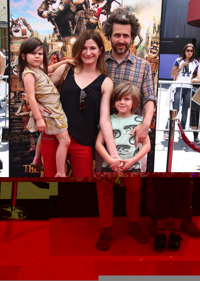Файл:Kathryn-Hahn-with-husband-Ethan-Sandler-and-kids-Mae-and-Leonard-at-At-Boxtrolls-Premiere.jpg