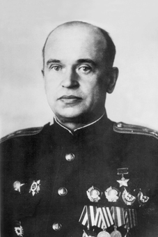 Алексеев Анатолий Дмитриевич (лётчик).jpg