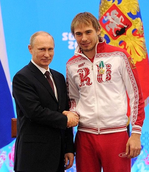 Файл:Vladimir Putin and Anton Shipulin 24 February 2014.jpeg