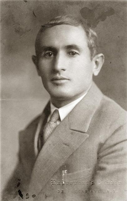Шмуэль Даян, один из основателей мошава Наhалаль. Отец Моше и Авивы.