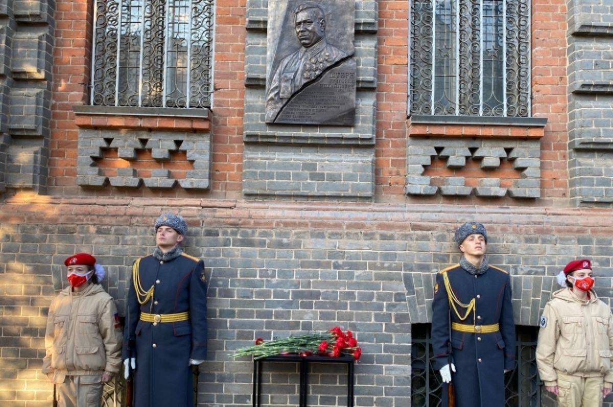 29 октября 2021 года на фасаде здания Военно-исторического музея Восточного Военного округа в Хабаровске состоялось торжественное открытие мемориальной доски Герою Советского Союза Григорию Штерну.