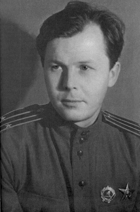 Александр Трифонович Твардовский, 1943 год.jpg