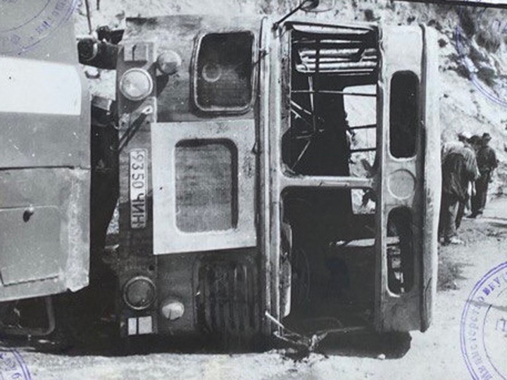 Файл:1994 Ingushetiya bus fire.jpg