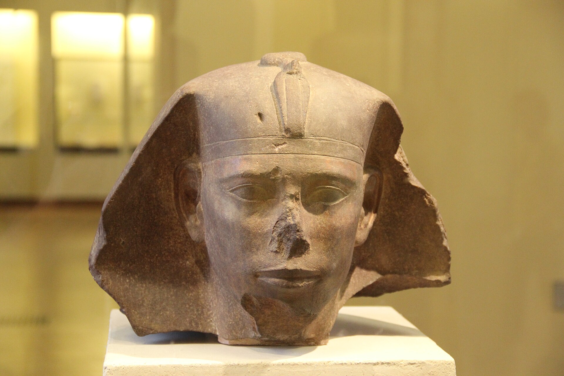 Ancient Egypt Stone Statue Head (28144046470).jpg