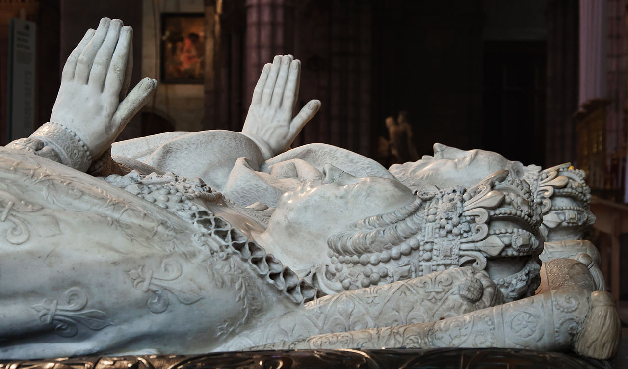Файл:Catherine de Medicis Henri II gisants basilique-Saint-Denis 2.jpg