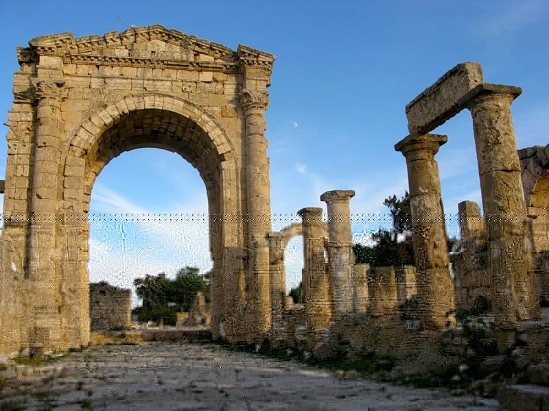 Город тир страна. Тир Ливан Триумфальная арка. Арка (Ливан). Тир Финикия. Финикийский город тир.