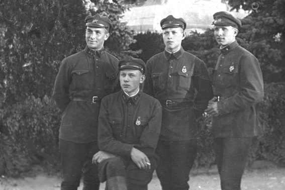 Файл:Cadets Of The Artillery School. 1933. THE USSR.png