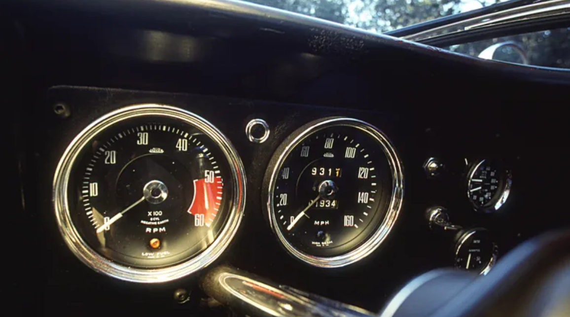 Приборная панель McLaren M6GT-1