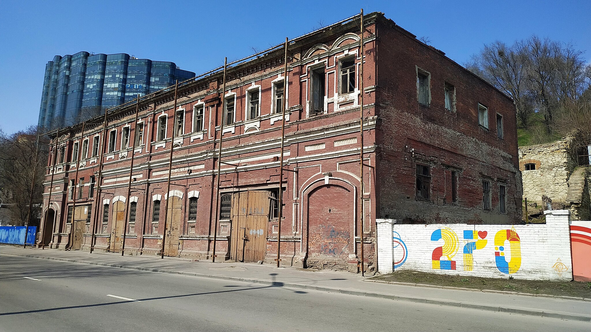 Файл:Paramonov warehouses building 5 - SE corner.jpg