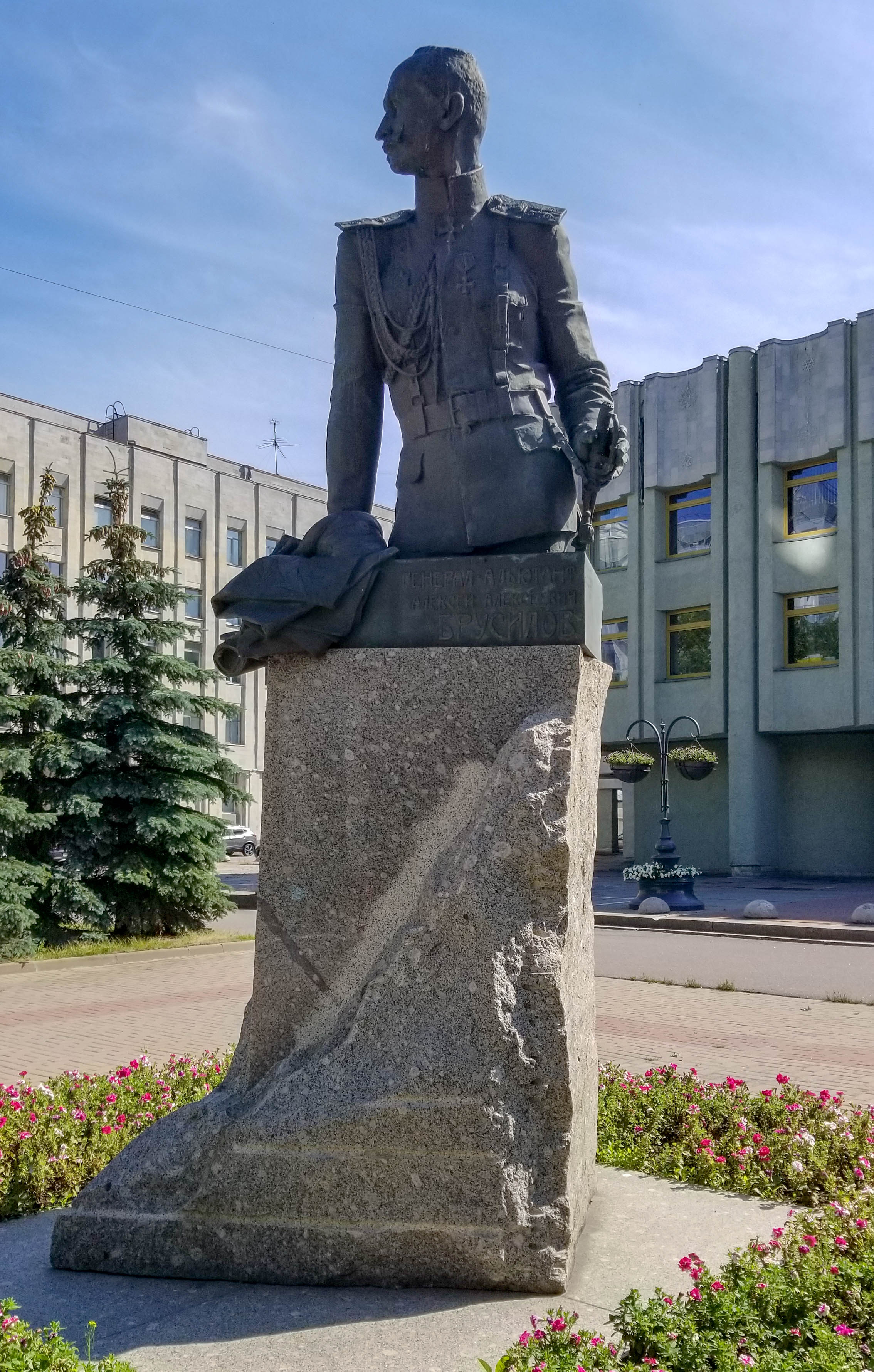 Файл:Памятник Брусилову (Санкт-Петербург).jpg