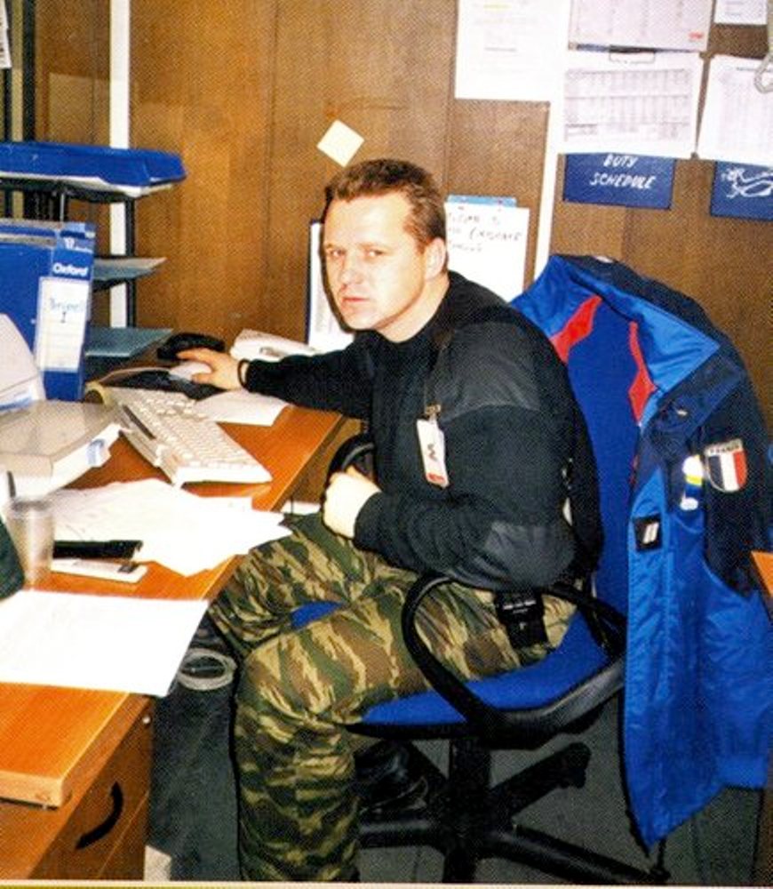 Олег Хмелёв в составе миссии ОБСЕ. Аэропорт Приштина, провинция Косово и Метохия, 2002 год