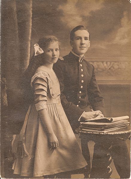 Борис Борисович Бер с сестрой Александрой (1910 г.)