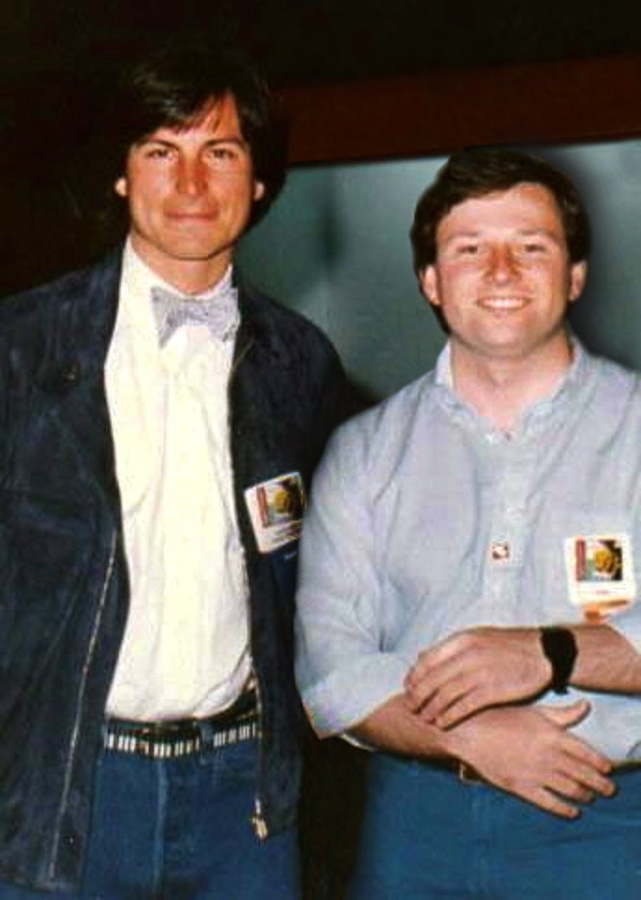 Файл:Steve Jobs with Wendell Brown in January 1984, at the launch of Brown's Hippo-C software for Macintosh.jpg